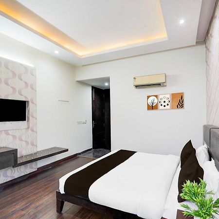 Hotel Super Townhouse Sector 51 Noida Near Metro Station Esterno foto