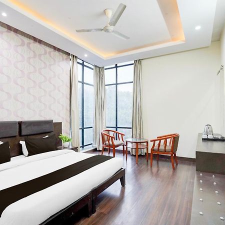 Hotel Super Townhouse Sector 51 Noida Near Metro Station Esterno foto