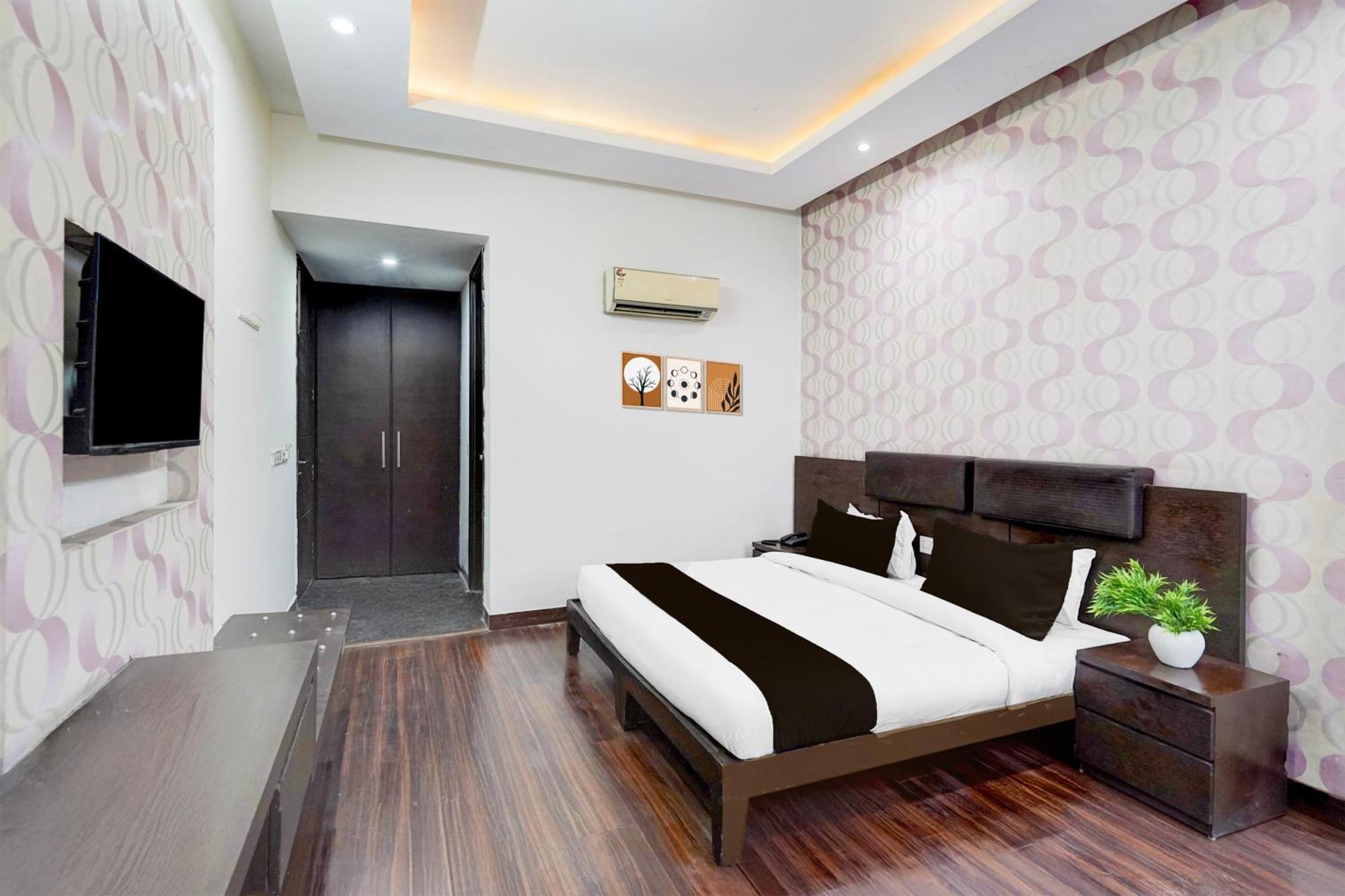 Hotel Super Townhouse Sector 51 Noida Near Metro Station Esterno foto
