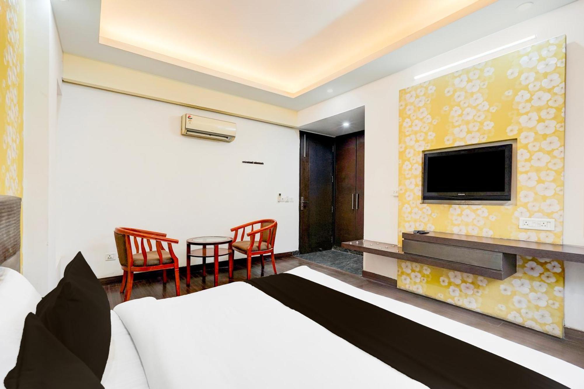 Hotel Super Townhouse Sector 51 Noida Near Metro Station Esterno foto