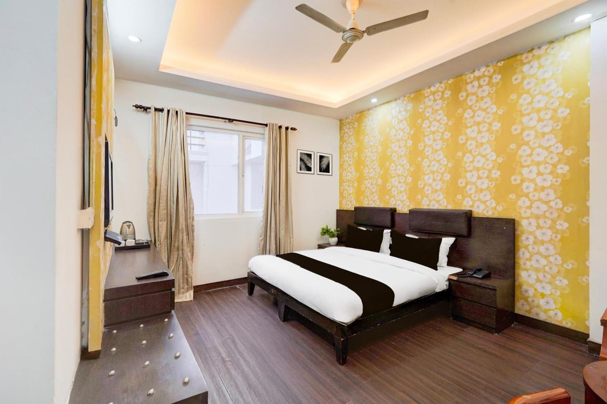 Hotel Super Townhouse Sector 51 Noida Near Metro Station Esterno foto