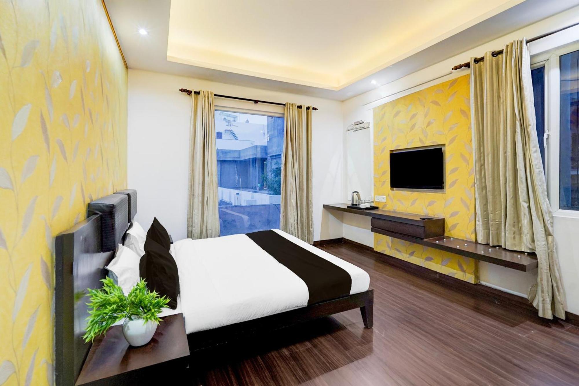 Hotel Super Townhouse Sector 51 Noida Near Metro Station Esterno foto