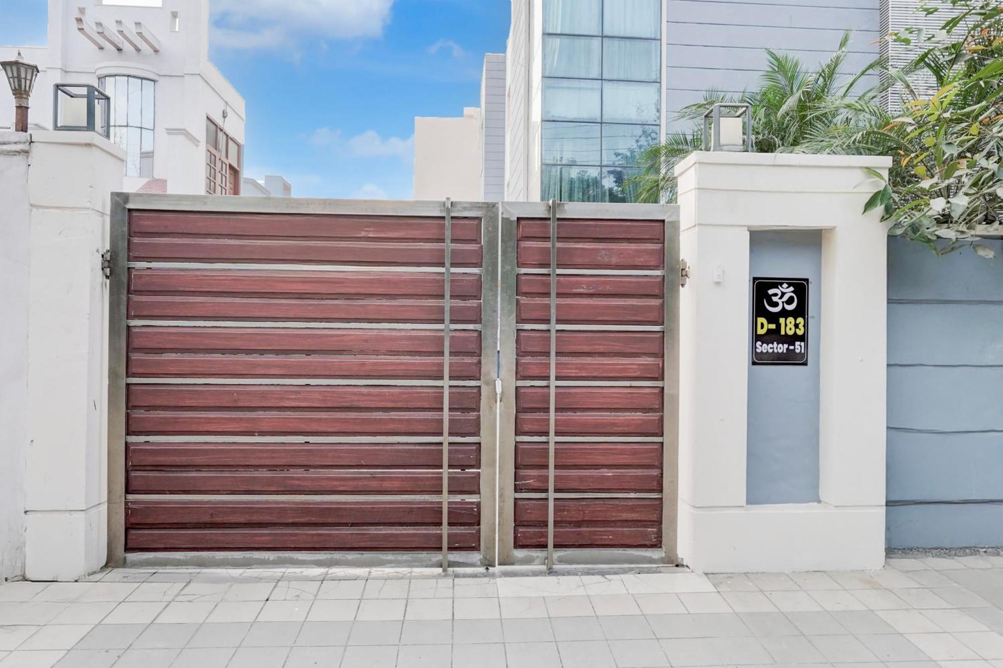 Hotel Super Townhouse Sector 51 Noida Near Metro Station Esterno foto