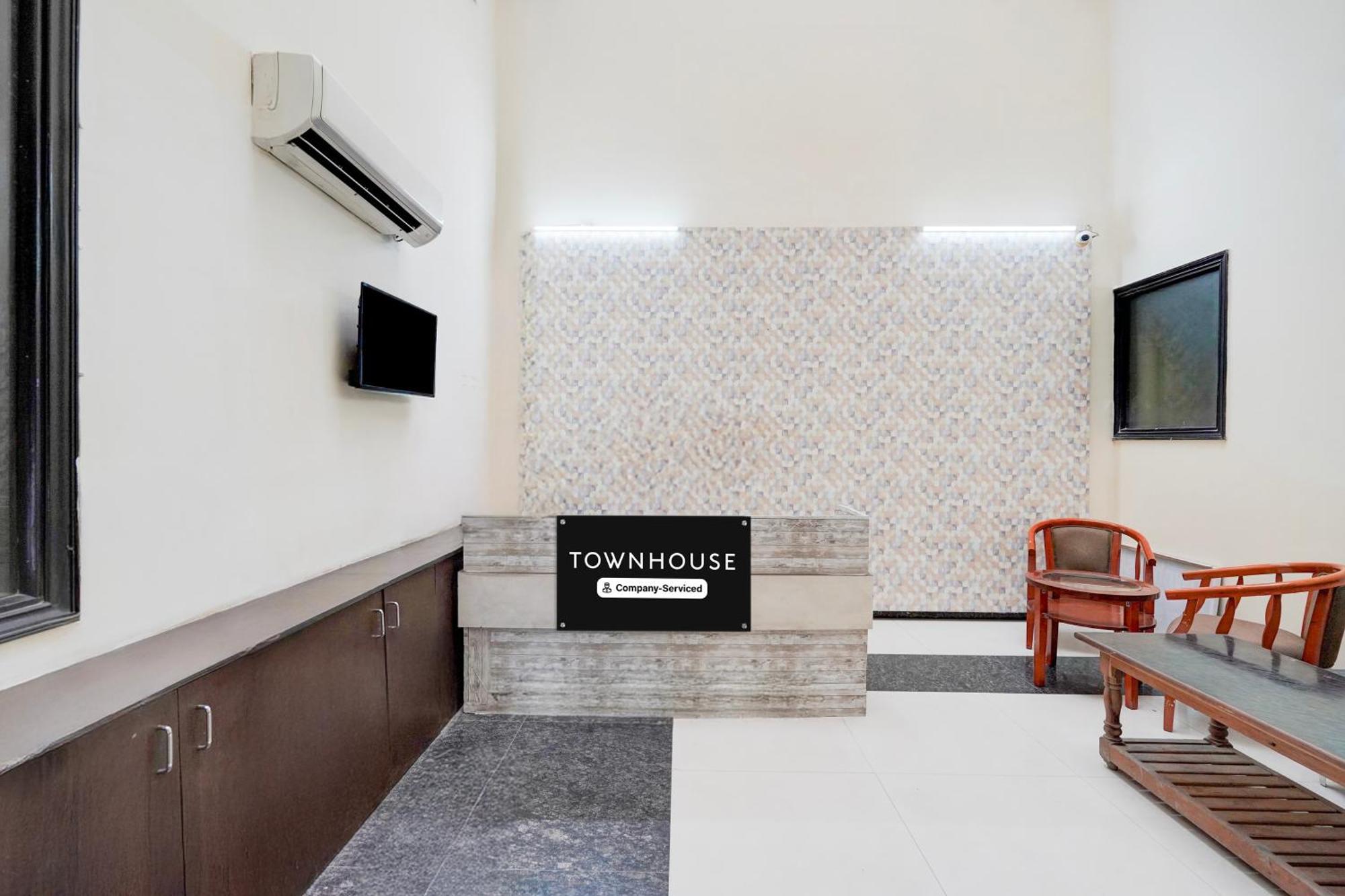 Hotel Super Townhouse Sector 51 Noida Near Metro Station Esterno foto