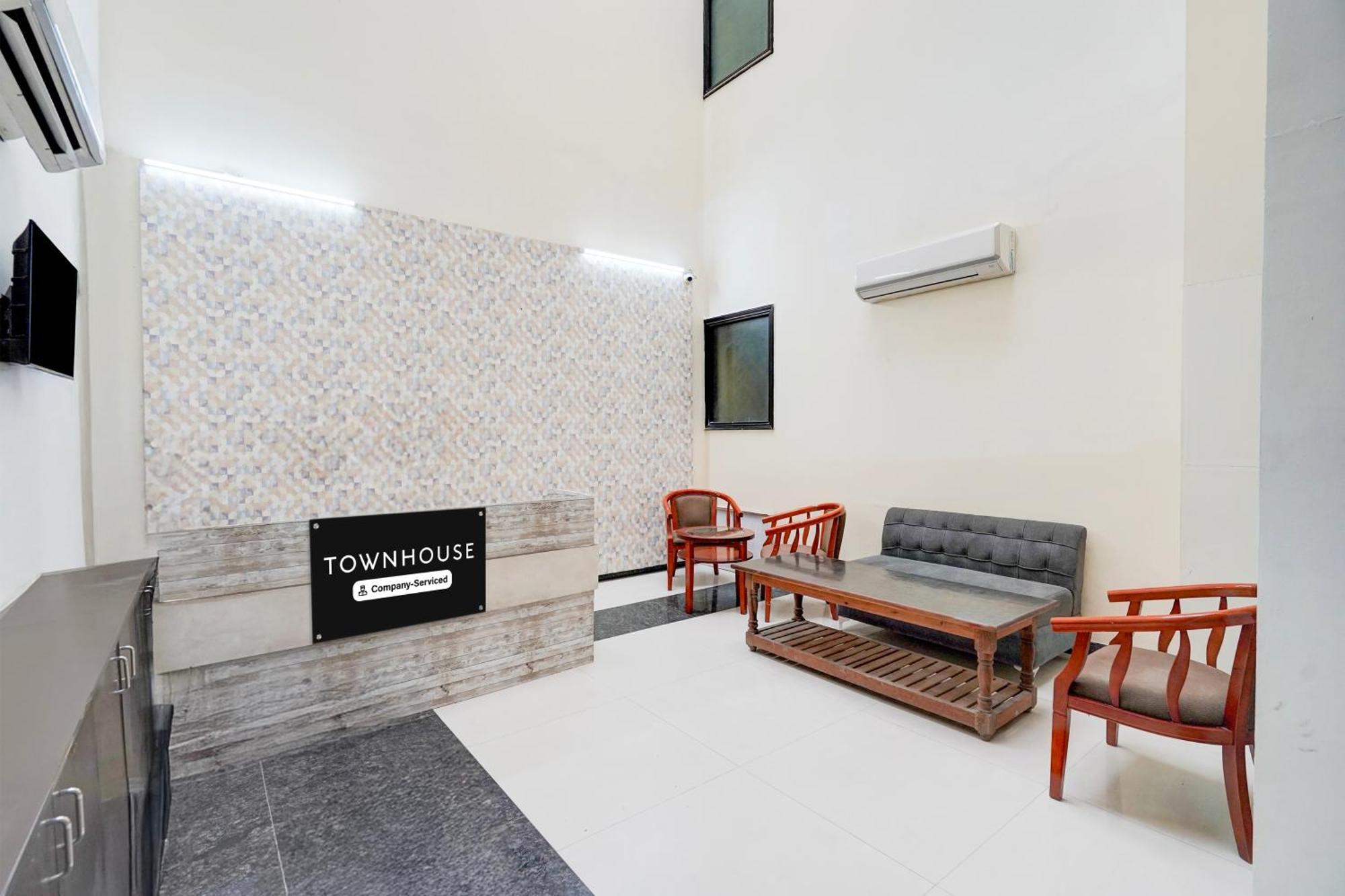 Hotel Super Townhouse Sector 51 Noida Near Metro Station Esterno foto